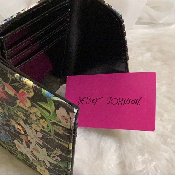 BETSEY JOHNSON, NWT, FLORAL CARD CASE/WALLET - Picture 13 of 15